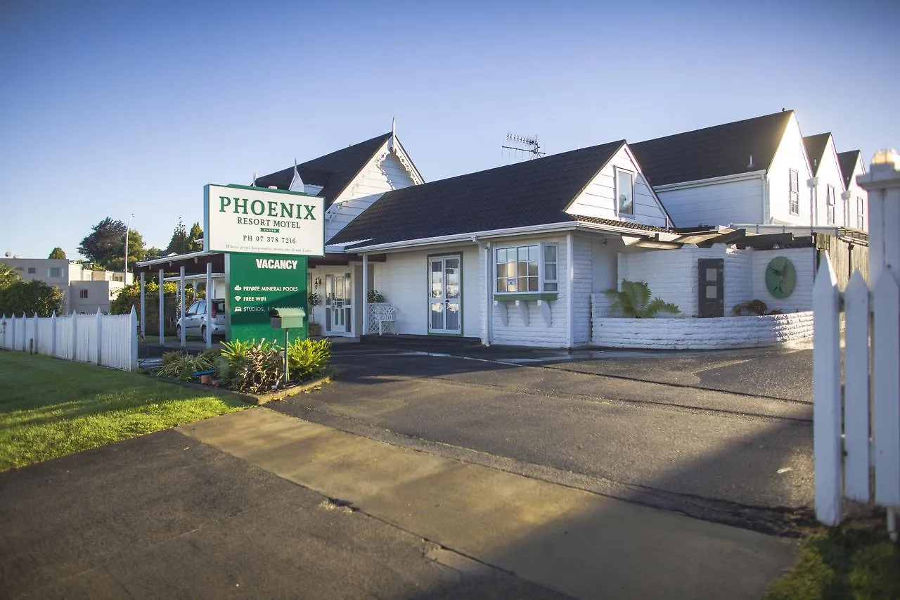 Phoenix Thermal Resort - Taupo Aparthotel